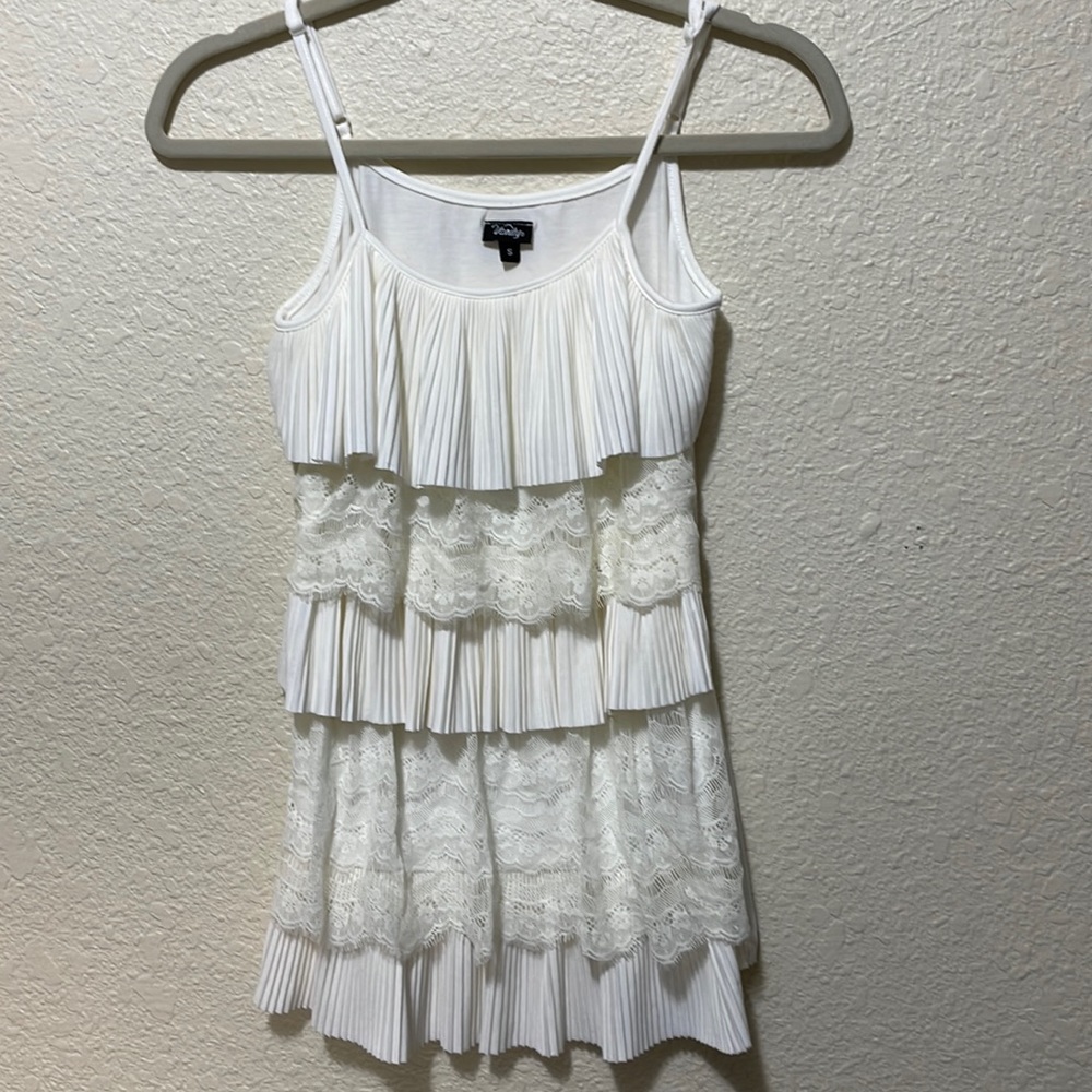 Vanity Women’s White Layered With Lace Spaghetti Strap Top. Excellent Condition.